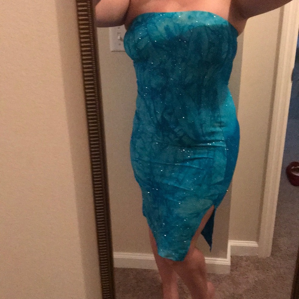 Strapless fitted turquoise dress